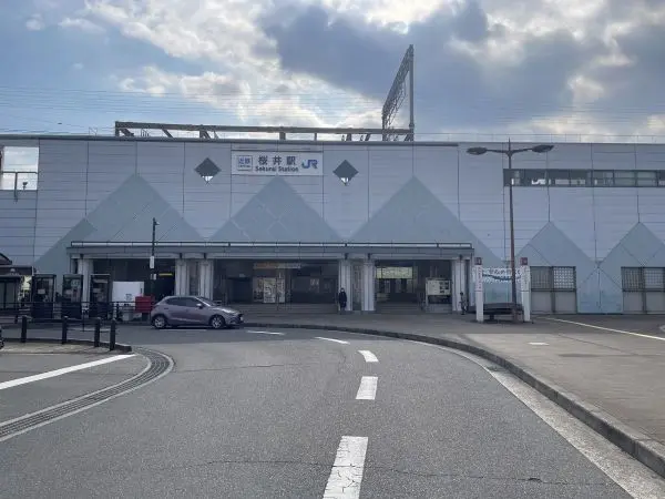 近鉄・ＪＲ桜井駅まで徒歩８分の立地です。徒歩でも十分アクセスしていただける距離となっております。