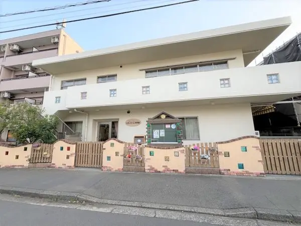 徒歩4分。対象年齢は0歳児～5歳児。定員数は95名です。