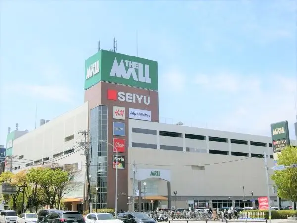 買い物やレストラン街、映画館などたくさんのお店があります。