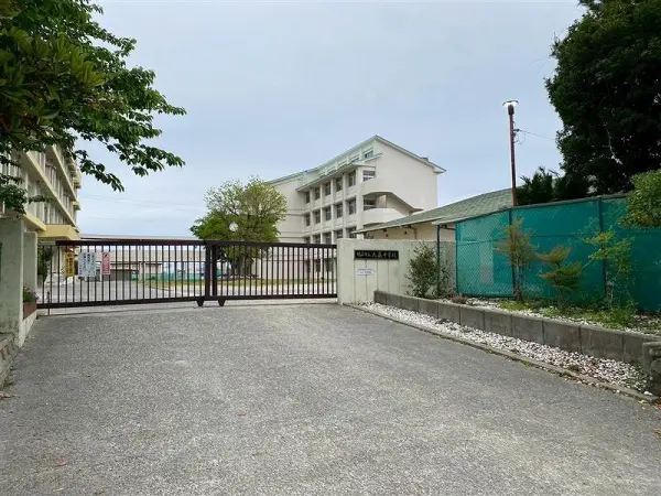 大蔵中学校までは徒歩２４分です。その他周辺施設についてもお気軽にお問い合わせください。