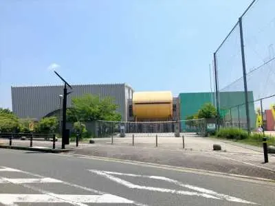 州見台小学校まで徒歩12分です。毎日のお子さまの通学も元気に通っていただける距離となっております。