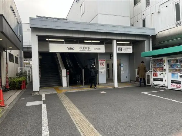 徒歩6分／