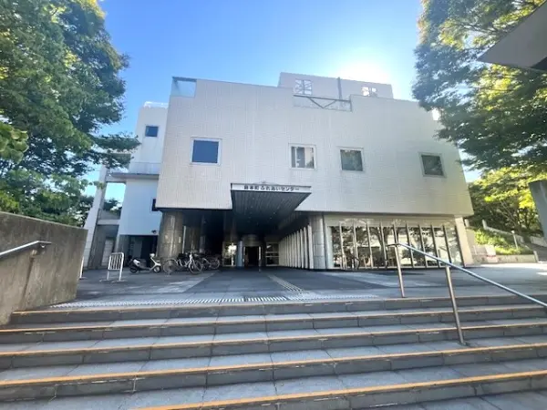 町立図書館までは徒歩８分。その他周辺施設についても、お気軽にお問い合わせください。
