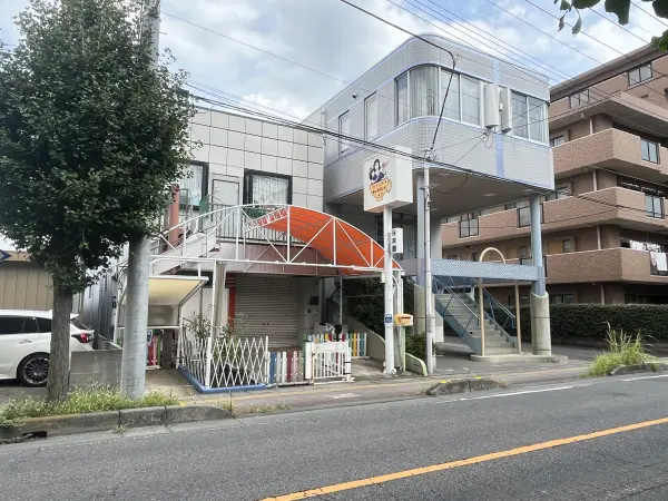 徒歩11分／駅に近いところにあるので通勤時の負担も少なくお子様を送迎できます。