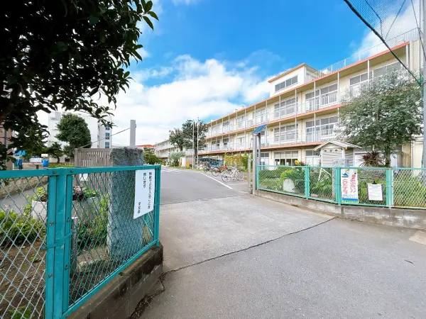 徒歩7分／小学校低学年のお子様でも毎日の通学に負担の無い距離です。