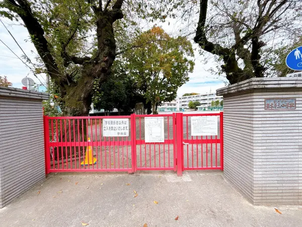 徒歩9分/低学年のお子様でも通学に負担のない距離です。