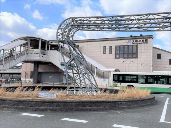 JR大和小泉駅まで徒歩23分です。
近鉄筒井駅までは徒歩19分の立地となっております。