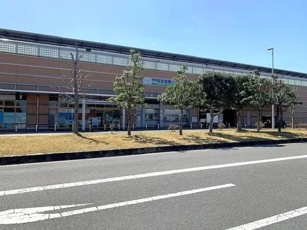 学研奈良登美ヶ丘駅までバス乗車8分・東登美ヶ丘六丁目東停まで徒歩5分でアクセスいただけます。