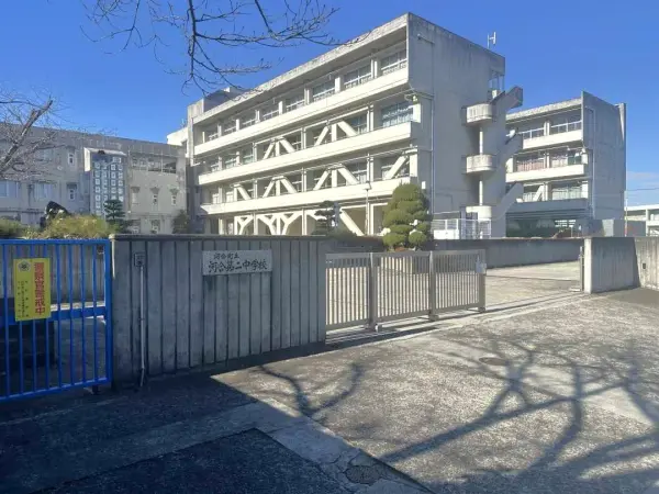 河合第二中学校まで徒歩23分です。毎日のお子さまの通学も元気に通っていただける距離となっております。