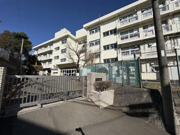 徒歩21分。少し距離がありますが、お子さまの体力づくりにもつながりそうです。