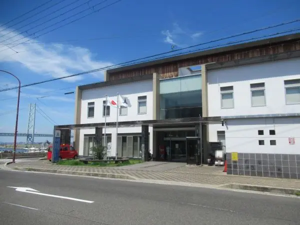 淡路市役所　岩屋事務所まで徒歩６分です。