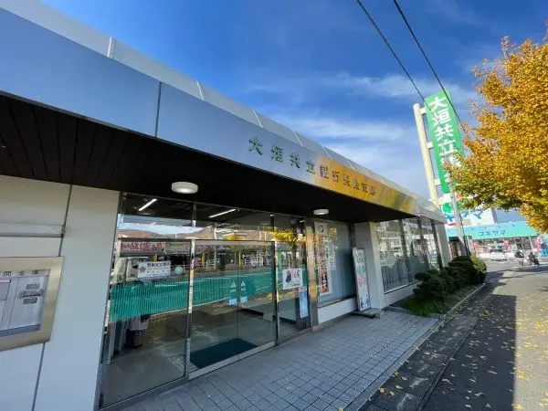 徒歩3分。窓口では、預金や投資、保険などの各種相談が可能。ATMも年中無休でご利用いただけます。