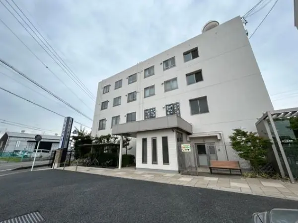 徒歩7分。外来診療のほか、デイケアや訪問看護なども実施されている精神病院です。