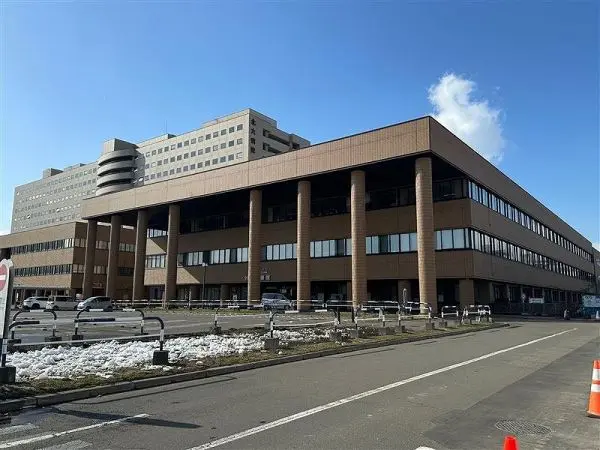 北海道大学病院です。
徒歩15分のところにあります。