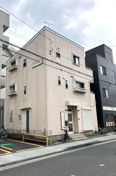 徒歩5分。小田急江ノ島線高座渋谷駅近くにある書道教室。物件からも近く、負担少なく通えそうです。