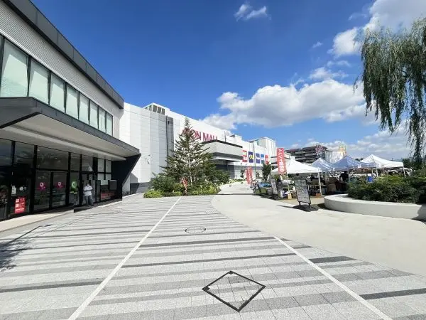 上尾中学校の近くにある２つの大型ショッピングモール