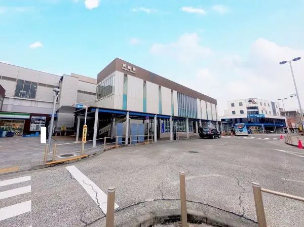 徒歩2分。複数路線の乗り入れのある駅。毎日の通勤や通学、お出かけの際にも利便性の良い距離です。
