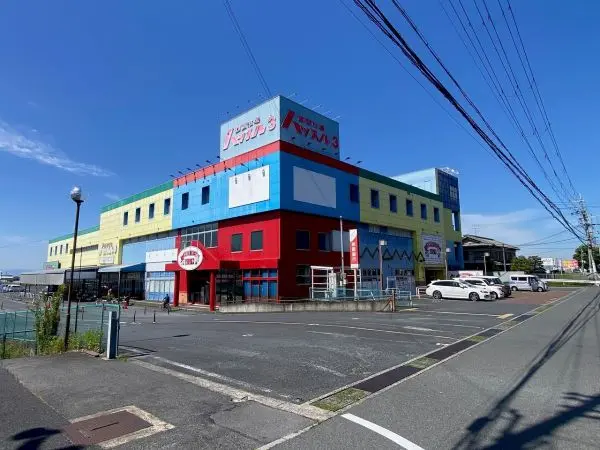 卸値市場ハッスル３天理店までは徒歩７分です。その他の周辺施設についてもお気軽にお問い合わせください。