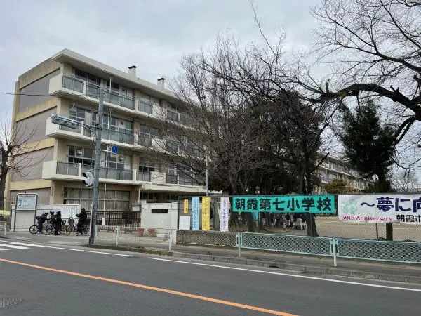 徒歩10分／