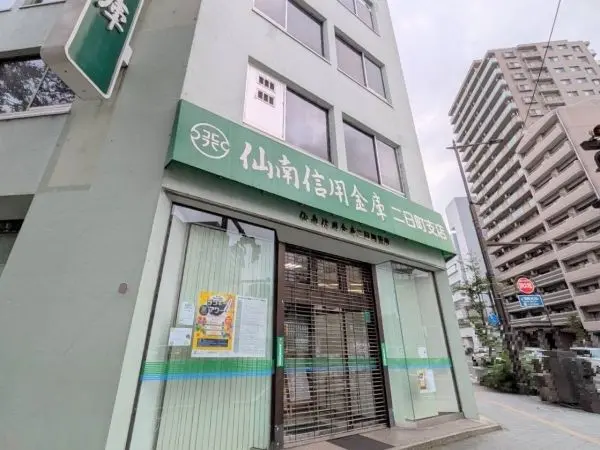 窓口　9時～15時