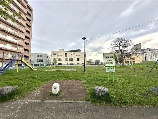 双葉公園です。
マンションから徒歩5分のところにあります。