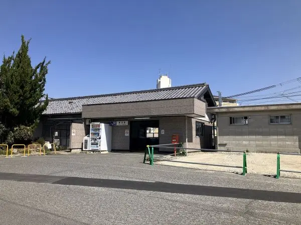 ＪＲ香芝駅まで徒歩１１分です。近鉄下田駅までは徒歩１２分で、２沿線利用が可能な立地となっております。