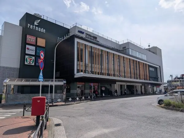 徒歩19分。快速・急行・区間急行・各駅停車の停車駅。新宿駅などへ乗り換えなしでアクセスできます。