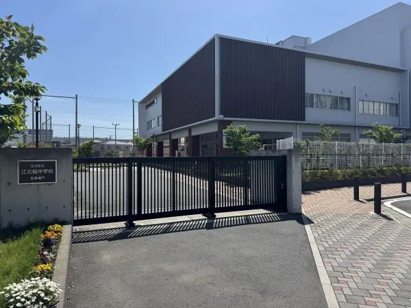 徒歩7分。帰宅時間が遅くなっても、負担が少なくてすみそうな通学距離です。