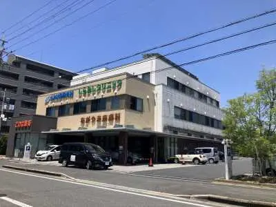 しらかしクリニックまで徒歩10分です。
駐車場があるため、お車でのアクセスも可能となっております。