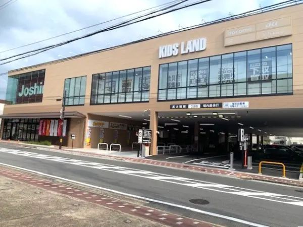ジョーシン奈良店まで徒歩15分です。
駐車場があるため、お車でのアクセスも可能となっております。