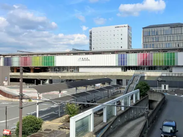 JR奈良駅まで徒歩9分です。
近鉄新大宮駅までは徒歩10分の立地です。