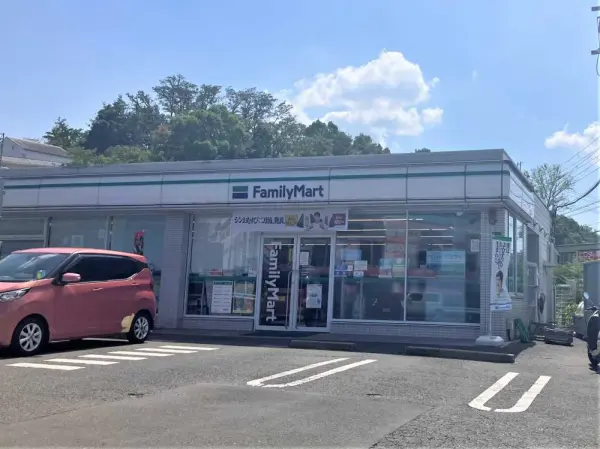 ファミリーマート奈良鶴舞東町店まで徒歩10分です。
お車でのアクセスも可能となっております。