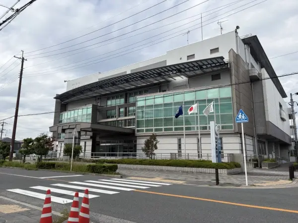 南市民体育館：徒歩5分（約400m）