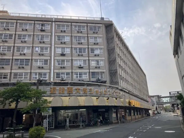 近鉄西大寺ショッピングセンターまで徒歩８分です。スーパーやコンビニ、飲食店等が集約されております。