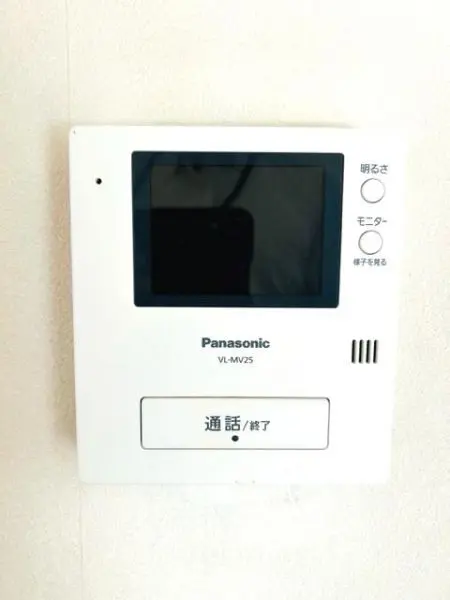 外に出ずに来客者を確認できるモニター付インターホン。