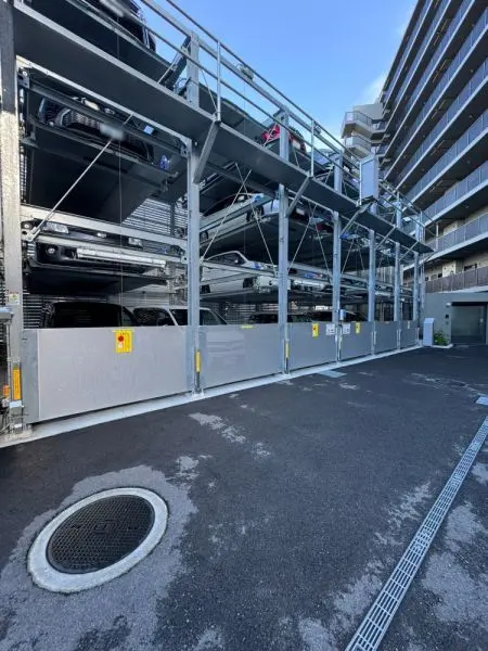 前面道路が広く、間口もゆったり