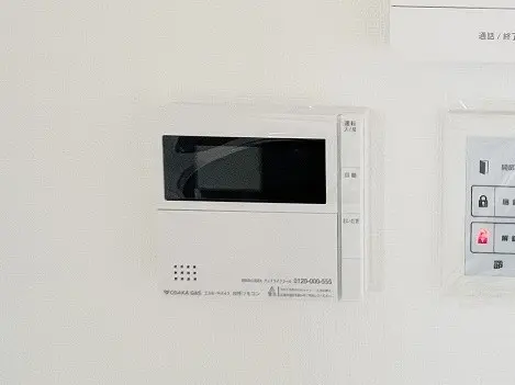 給湯器リモコン部分です。ふろ自動機能や追いだき機能といったうれしい機能もございます。