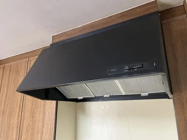 キッチン上にある換気扇です。ご質問等ございましたら、些細なことでもお気軽にお問い合せください。