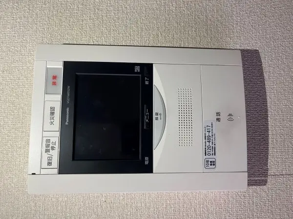 モニター付きインターフォンがついているので訪問者を確認でき、防犯面でも安心です。