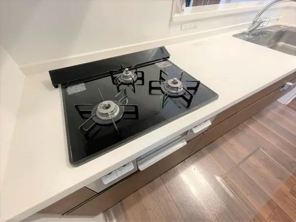 3つ同時に調理加熱作業ができ家事効率もあがります。