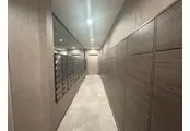 共用部に設置された宅配ボックス。不在時でも荷物を受け取ることができます。