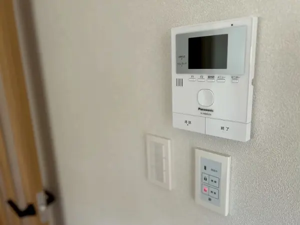 来客者を確認できるモニター付きインターホンがあり、お子様のお留守番のときも安心ですね。
