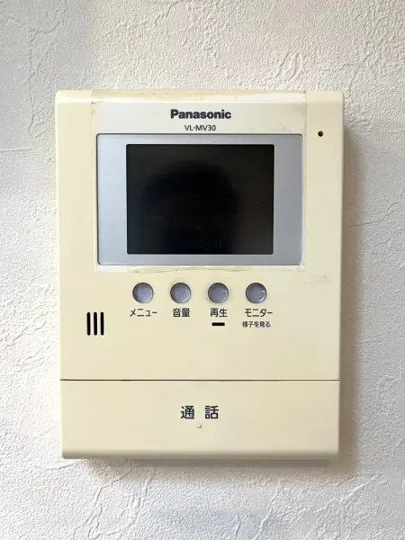 再生機能があるため帰宅後に来訪者の確認ができて安心の設備。お子様だけのお留守番の際でも安心です。