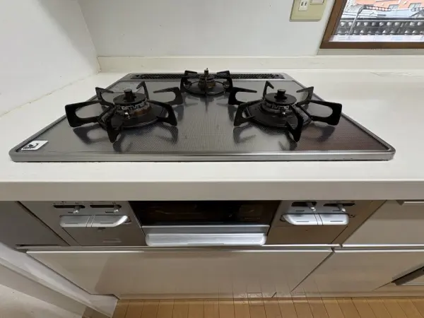 2017年8月にキッチン・キッチンボード新調、キッチンカウンター設置のリフォーム済みです。