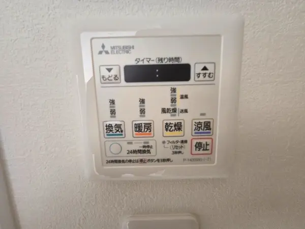 浴室乾燥機が備えられておりますので、雨の日やアレルギーの季節も室内で洗濯物を乾かすことができます。