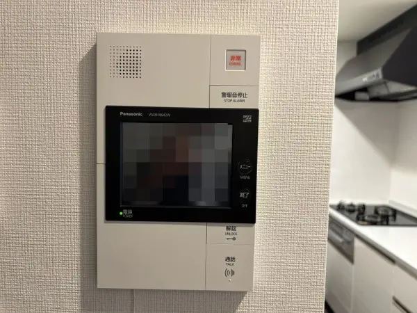 モニタ付きインターホンが設けられてます。