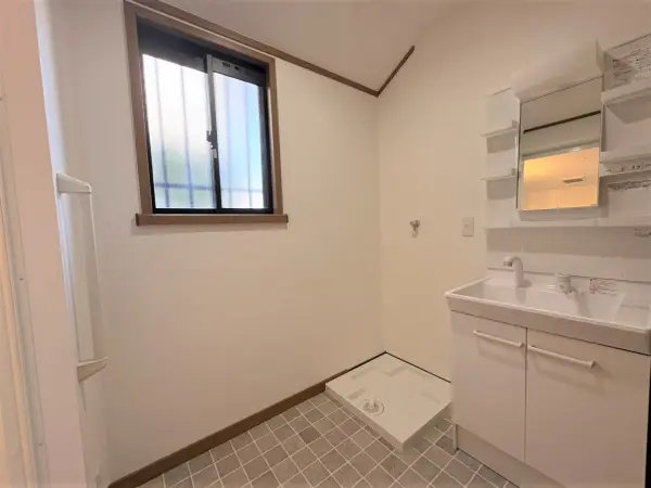 シンプルな設計でお掃除がしやすく、洗面室を清潔に保ちやすいのが魅力です。