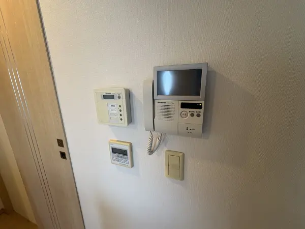 来訪者の確認や、オートロックの解除も可能です。