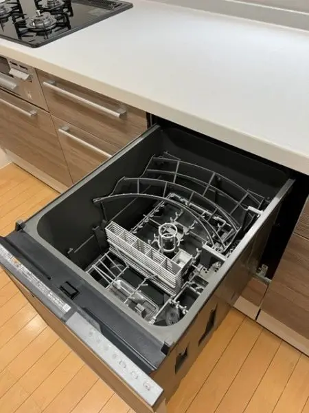 食器洗乾燥機。スライドオープンタイプの食器洗乾燥機。