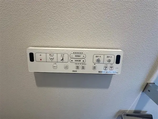 トイレ設備です。
ウォシュレット付き、便座温度も変えられます。